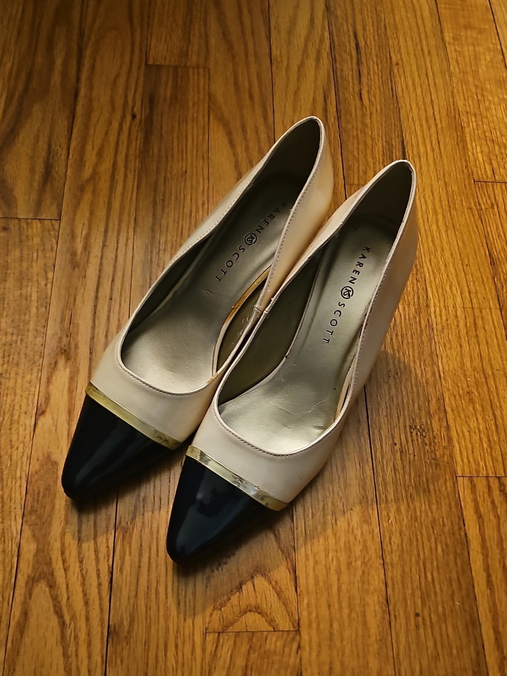 Karen Scott Two-Tone Beige and Black Pointed-Toe Pumps with Gold Trim